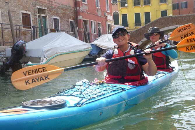 2 Hour Venice Canal Kayak Tour - Premium experience by day - What the guide adds