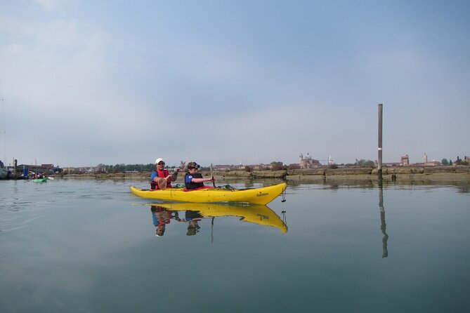 2 Hour Venice Canal Kayak Tour - Premium experience by day - Getting wet and handling canal traffic