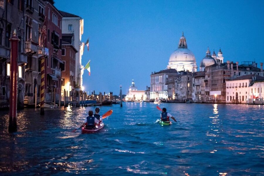 2hr Night Kayak Tour in Venice: premium tour with sunset - Meeting in Cannaregio at Calle Tornielli, 2370