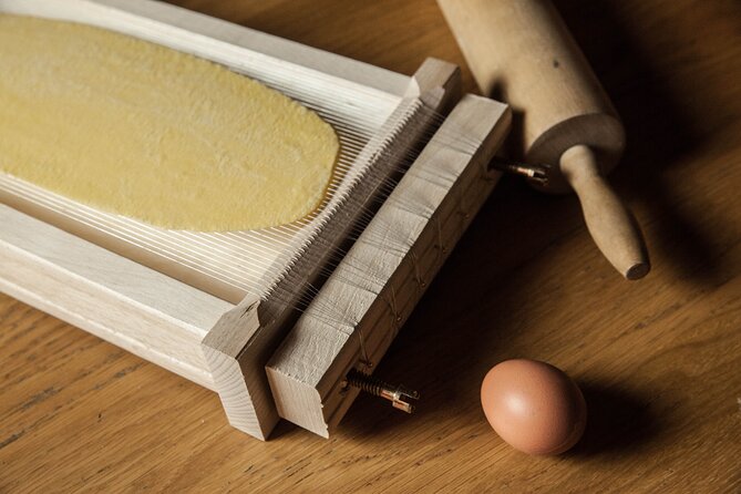 3 Hour Cooking Class: Homemade Pasta and Tiramisu in Venice - Eating what you cook with wine and water