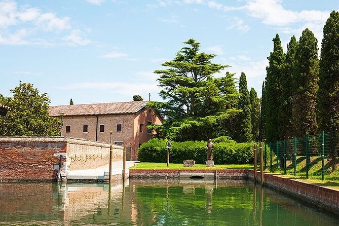 4 hours Private Boat Tour to Murano, Burano with local real guide - Starting at Fondamente Nove