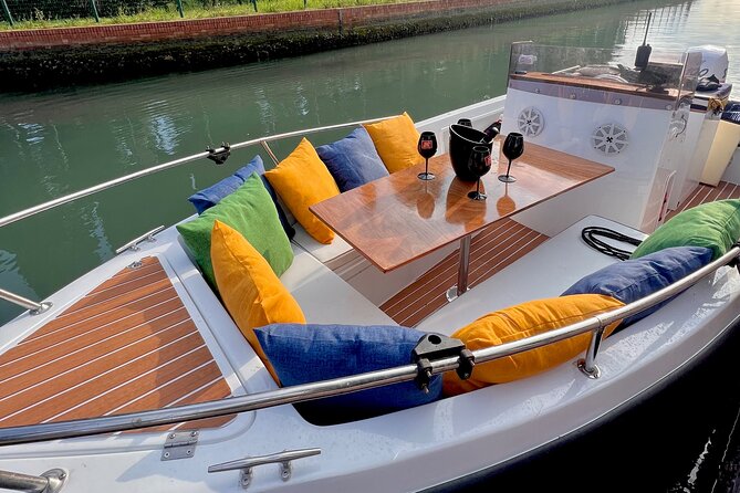 4 hours Private Boat Tour to Murano, Burano with local real guide - Murano: glassmaking first, shopping second