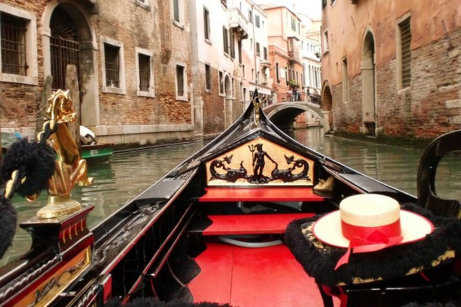 45-Minute or 1-hour Private Gondola Ride from Rialto - Setting off near Rialto
