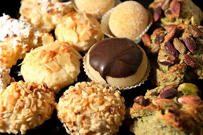 A Sweet Stroll Through Venice: Pastries, Chocolate, and Gelato - Handmade chocolate in a women-owned workshop