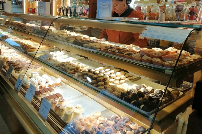 A Sweet Stroll Through Venice: Pastries, Chocolate, and Gelato - Ending with pistachio gelato