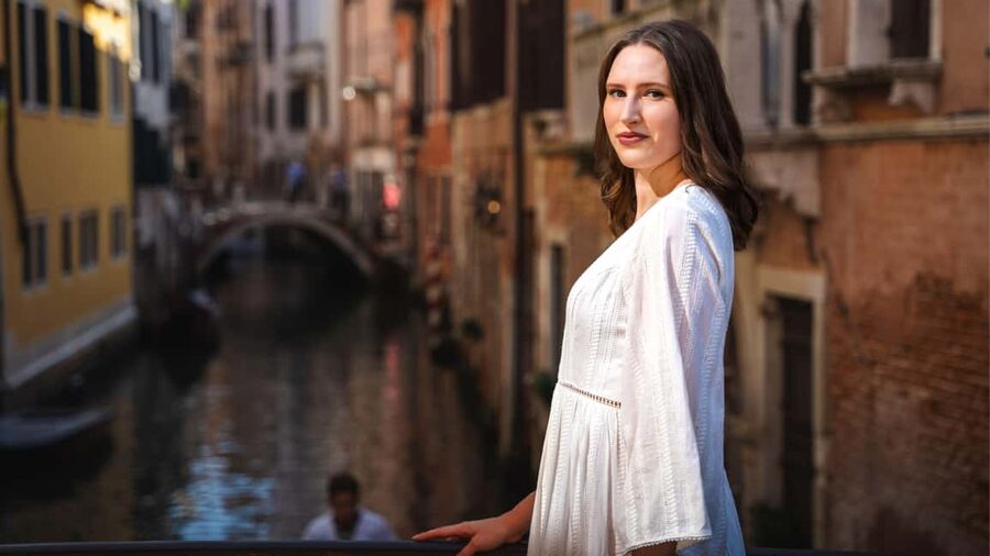 A Unique Photoshoot in Venice - Finding the meeting point near Naranzaria Cafe