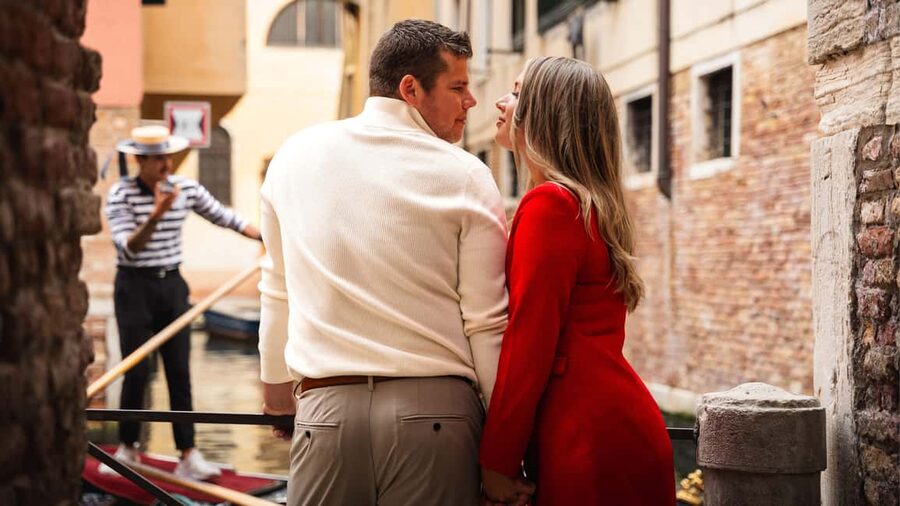 A Unique Photoshoot in Venice - Optional gondola, Burano, Lido, and makeup add-ons
