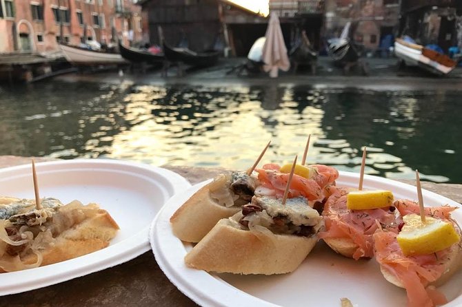 A Venetian Evening: Wine Tasting and Cicchetti with a Local Guide - Timing, meeting point, and practical planning
