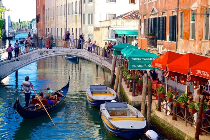 Afternoon in Venice : Basilica + Doge's Palace + Gondola - The wait before the gondola