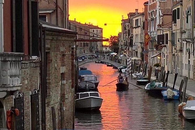 Aperitif at sunset in the Venice lagoon on a private boat. - Why a private boat changes your view of Venice