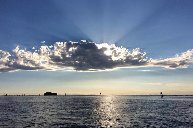 Aperitif at sunset in the Venice lagoon on a private boat. - Vignole, the old Venetian holiday island