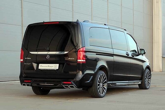 Arrival by Private Luxury Van Venice Airport VCE to Piazzale Roma - The chauffeur experience and communication