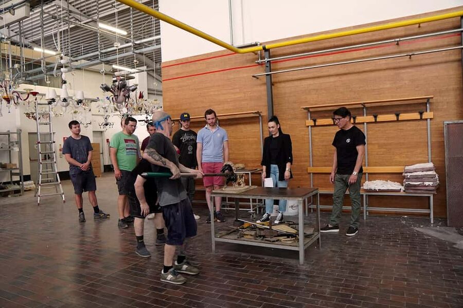 Arte Di Murano: Glass Factory Tour - Browsing the showroom after the furnace