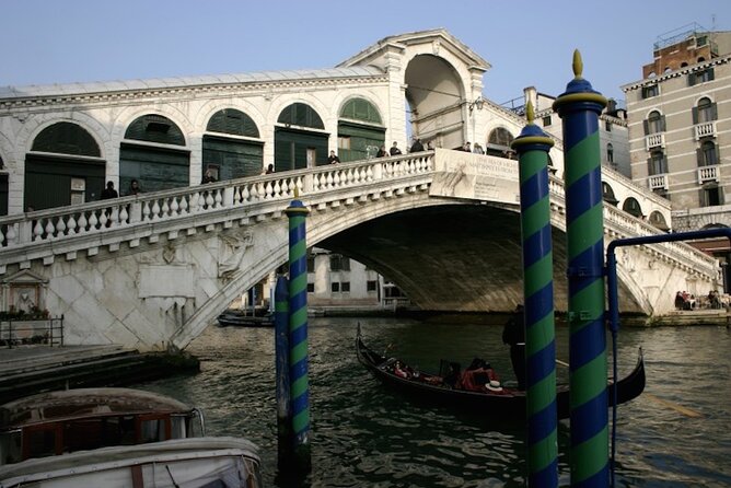 Best of Venice Private Tour: St. Mark's Doge Palace Gondola Ride - Meeting near Rialto and starting in the old city