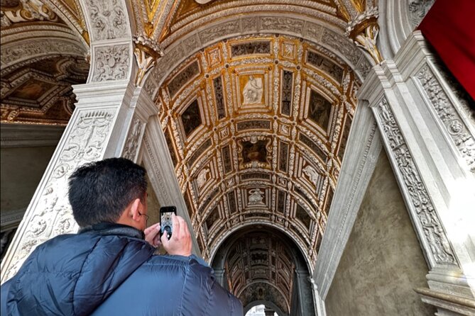 Best Of Venice: Saint Mark's Basilica, Doges Palace with Guide and Gondola Ride - Why this tour works well for a first day in Venice