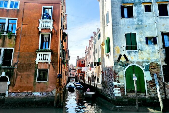 Biennale Off: Exploring External Pavilions and Collateral Events - Key points to know before booking