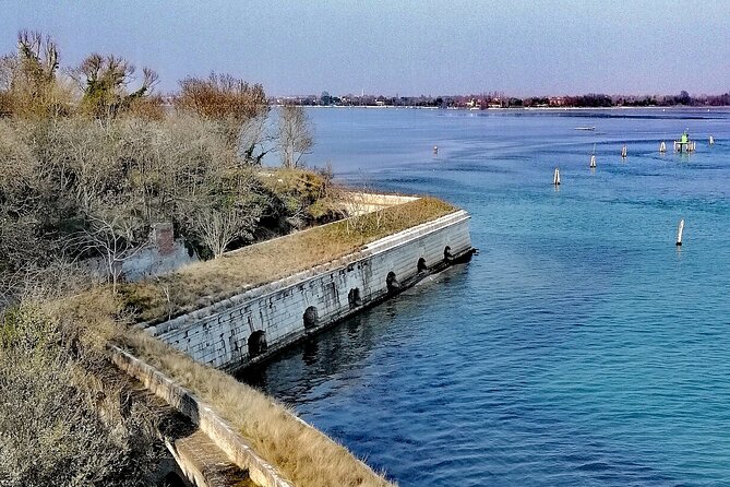 Burano Kayak Eco-Tour Through the Venetian Lagoon - Burano brings a more familiar kind of charm