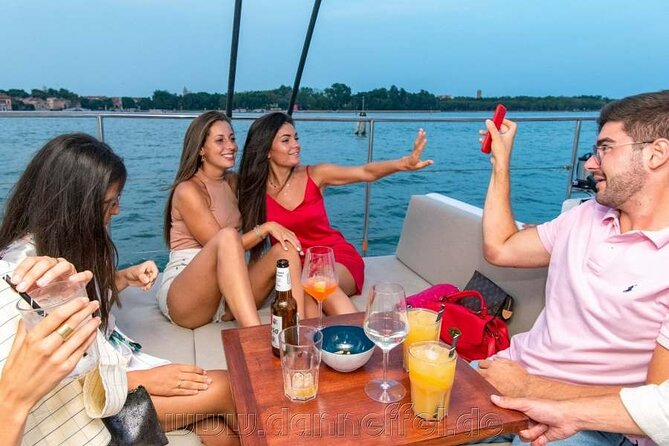 Catamaran Spritz Tour - Why this catamaran gives you a better view of Venice