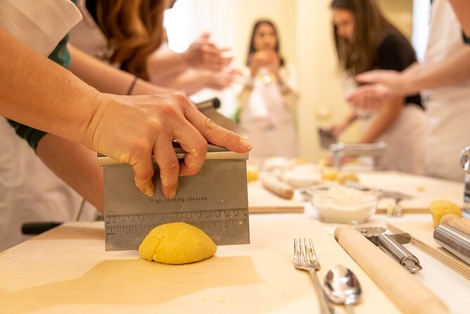 Cesarine: Home Cooking Class and Meal with a Local in Venice - A Venetian starter, fresh pasta, and dessert