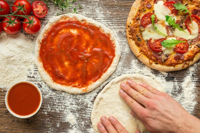Cesarine: Small Group Pizza and Tiramisu Class in Venice - A closer look at the three-hour flow