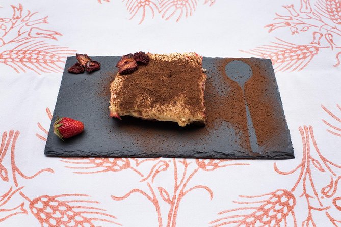 Cesarine: Small Group Pizza and Tiramisu Class in Venice - Should you book the pizza and tiramisù class?