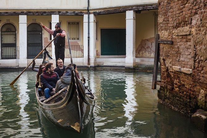 Charming Gondola Ride on the Grand Canal & Gondola Gallery™ - Timing, light, and weather