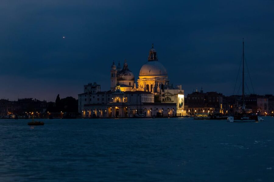 Chioggia-Venice: Day&Night Boat Transfer Round-Trip or 1-Way - Who should book this boat transfer