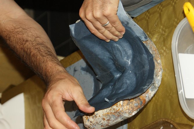 Class Mask Workshop - Create our Mask in paper mache - First session: shaping paper inside an old mold