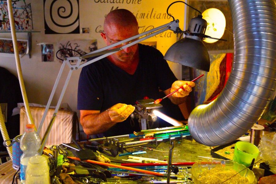 Create Your Glass Artwork: Private Lesson With Local Artisan - Watching a Master Turn Heat Into Sculpture