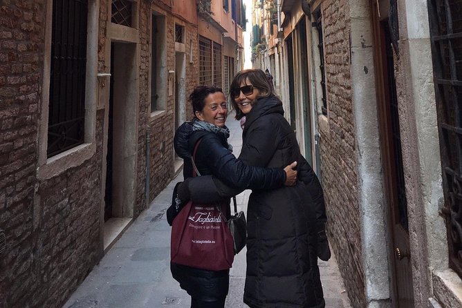 Discover Venice at sunset - Rialto Bridge, market traditions, and Venetian food