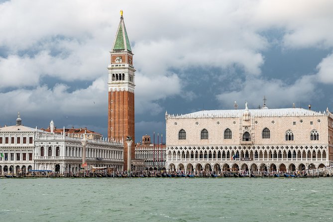 Discover Venice’s most Photogenic Spots with a Local - Carnival, canals, and local culture