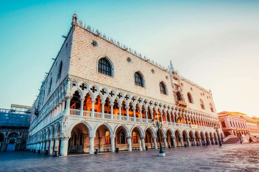 Doge's Palace, Bridge of Sighs & Prison Skip-the-Line Tour - Entering Doge’s Palace with priority access