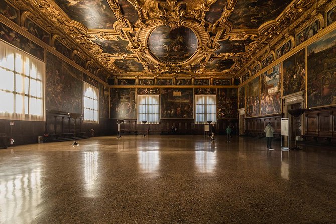 Doge's Palace: Priority Ticket, GuideBook & Optional Bell Tower - How the guidebook compares with a live guide