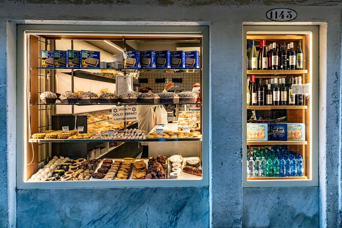 Eating Venice Food & Drinks Tour - Walking through Cannaregio and across Ponte Chiodo