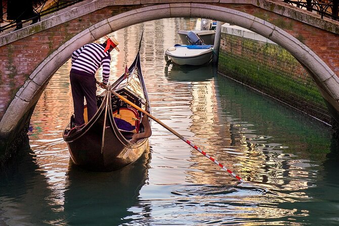 Enchanting Venice: Private Gondola Experience - Timing: 25 to 30 minutes on paper