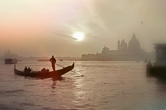 Enchanting Venice: Private Gondola Experience - The gondolier makes a big difference