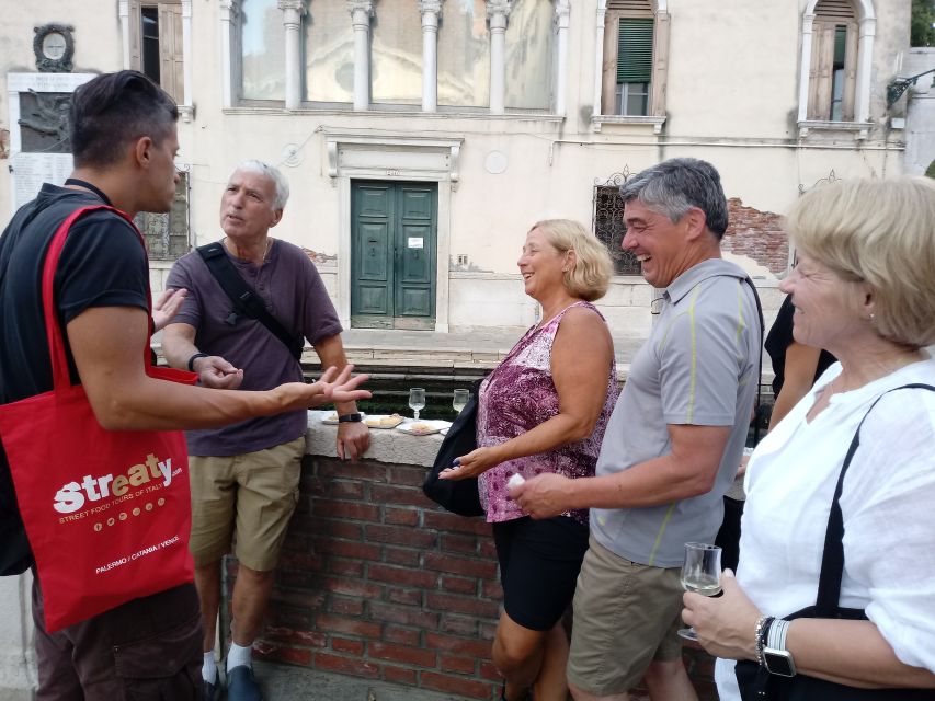 Evening in Venice with a local: food and wine tasting tour - Cicchetti that tell a Venetian story