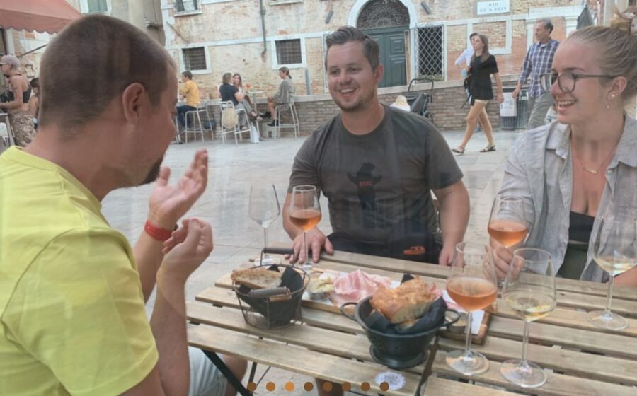 Evening in Venice with a local: food and wine tasting tour - A third wine stop and the evening finish