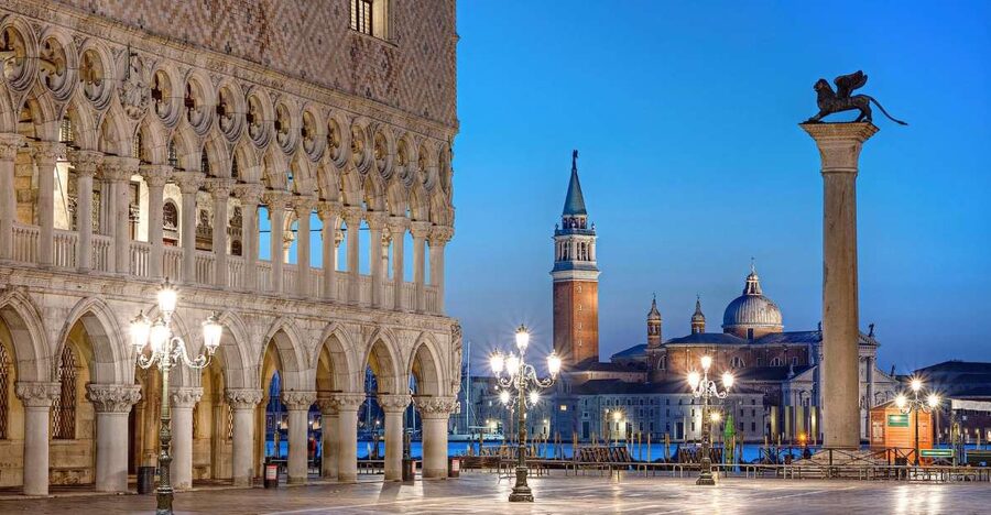Evening Walking Tour with optional motorboat Ride - Strada Nova and the changing rhythm of the walk