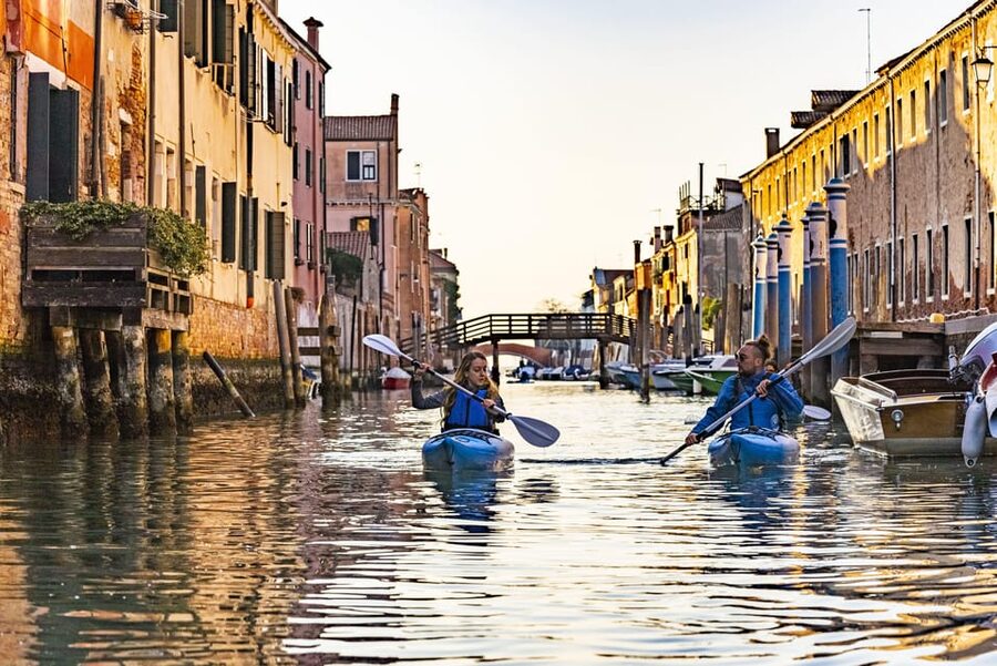 Family Kayaking Tour: Discovering Venice - The First Lesson: From Dry Land to Open Water