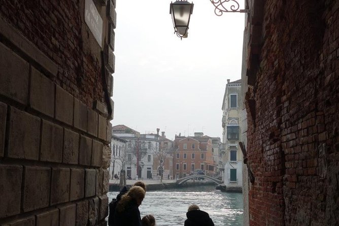 FriendInVenice: Experience the True Venice with a Private Tour - Meeting a native Venetian guide