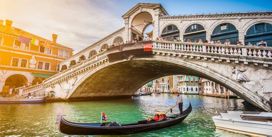 From Lake Garda: Full-Day Guided Group Tour of Venice - Crossing the lagoon by private boat
