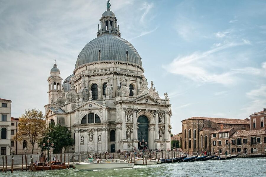 From Lake Garda: Venice City and Lagoon Guided Tour - The long day and the traffic question