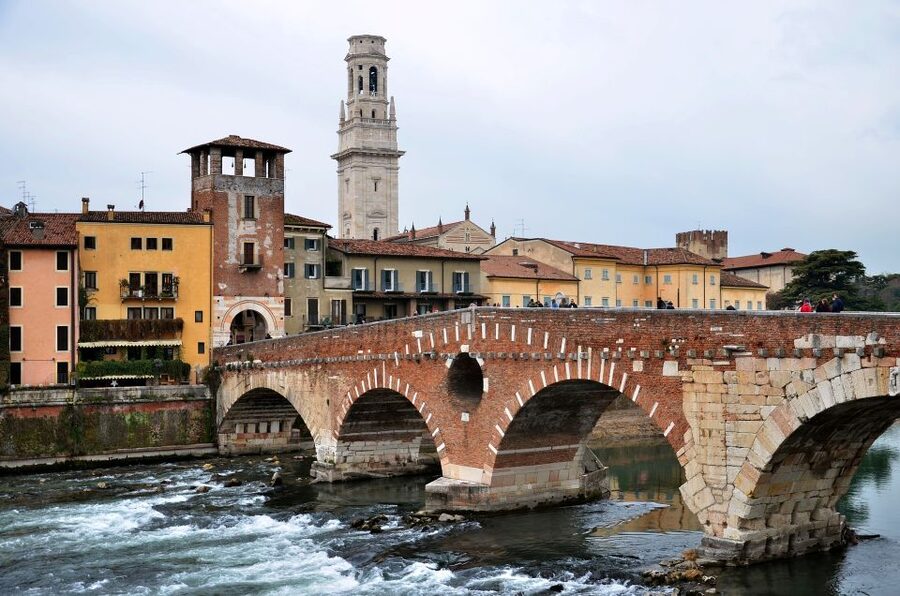 From Venice: Day Trip to Verona by Train with Guided Tour - Making the most of 2.5 hours alone