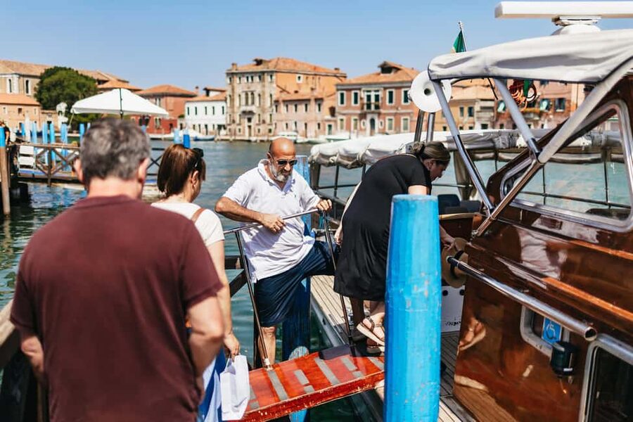 From Venice: Murano & Burano Guided Tour by Private Boat - Why Murano and Burano make a good half-day outing