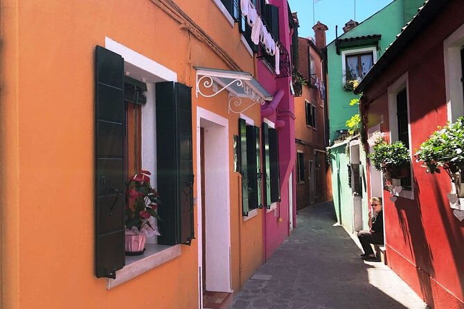 Full-day excursion to Murano, Burano and Torcello from Venice Train Station - Burano: colorful streets and your best lunch window