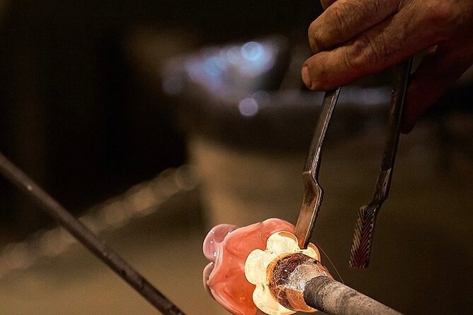 Glass Blowing Demonstration : pickup by wood boat Taxi + local guide - Who will enjoy this Murano visit