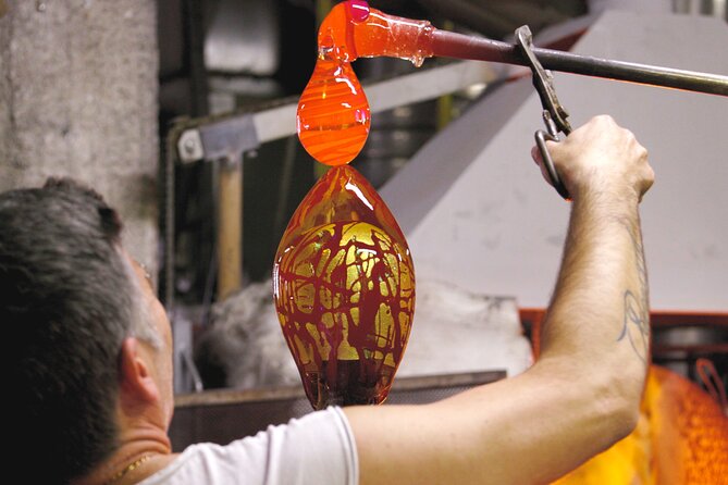 Glass Blowing Live Demo, Showroom visit and Artistic Glass gift! - Why the 20-minute show works well in a busy Venice day