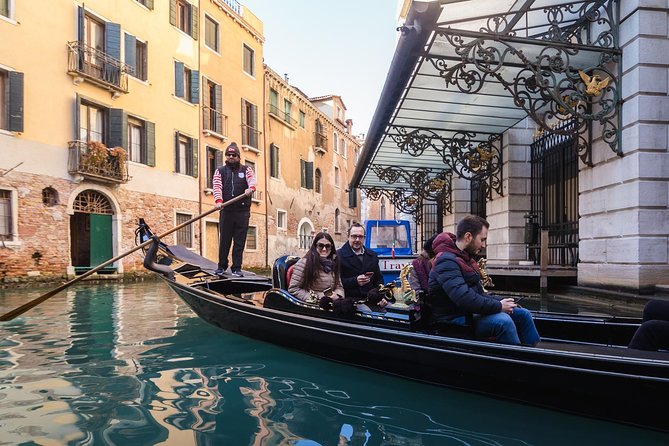 Grand Canal Gondola Experience with Live Commentary™ - Ending with St Mark’s Square from the water
