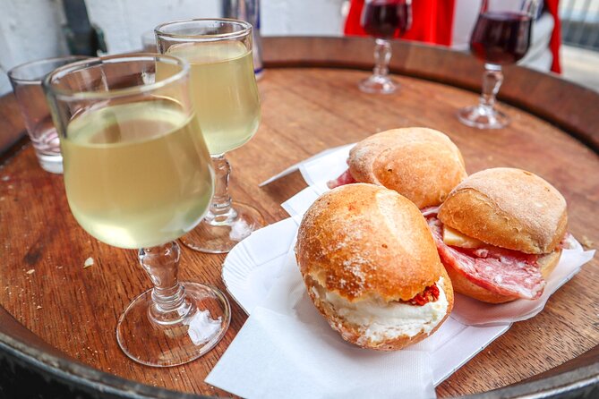 Guided Small Group Kickstart Food Tour of Venice - The promise of a terrace and a courtyard
